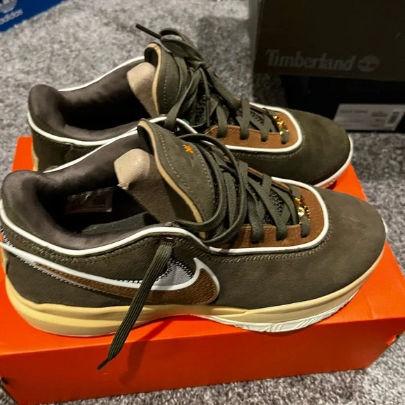 LeBron XX - Picture 4 of 7